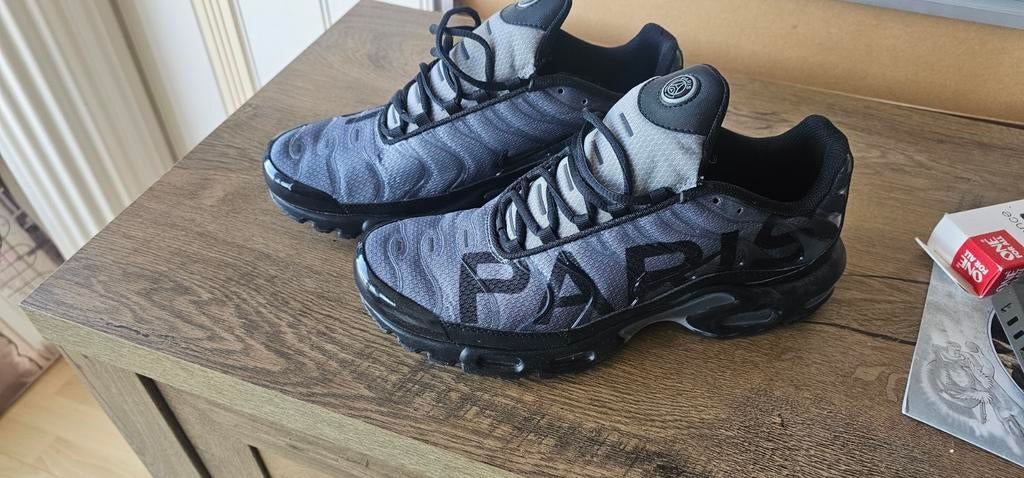 Nike Air Max Plus TN 'Paris' Sneakers - Maat 43 (42), Zwart, Nike, Ophalen of Verzenden, Sneakers of Gympen