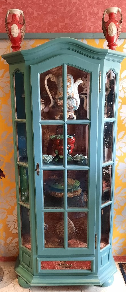 zeegroene vitrine kast met geslepen glasdeurtjes, Huis en Inrichting, Kasten | Vitrinekasten, Ophalen, Met deur(en), Grenenhout