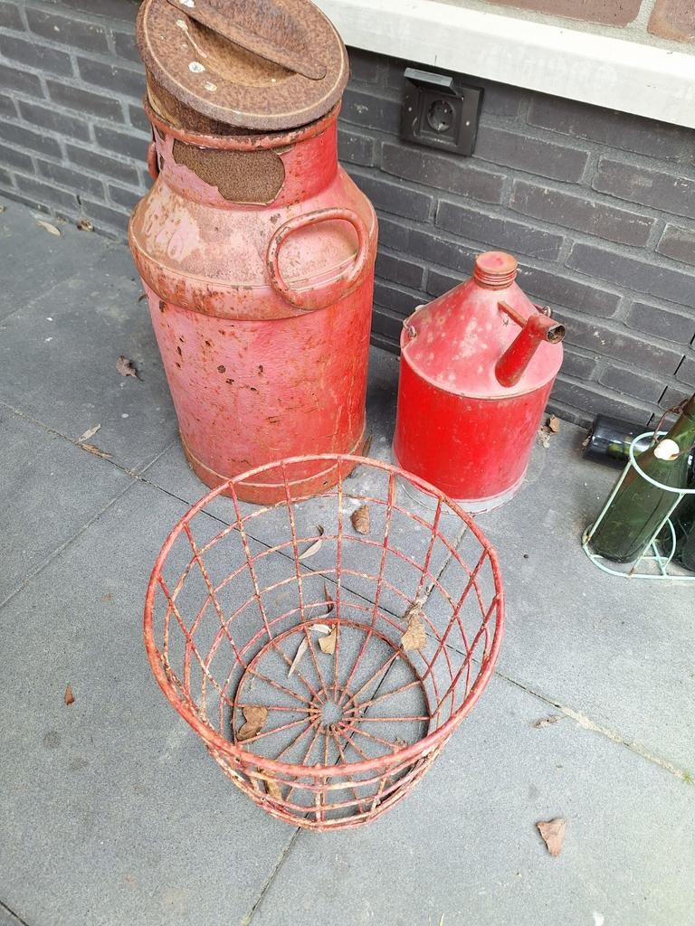 Set van 3 roestige rode vintage items: melkbus, kan, mand, Ophalen