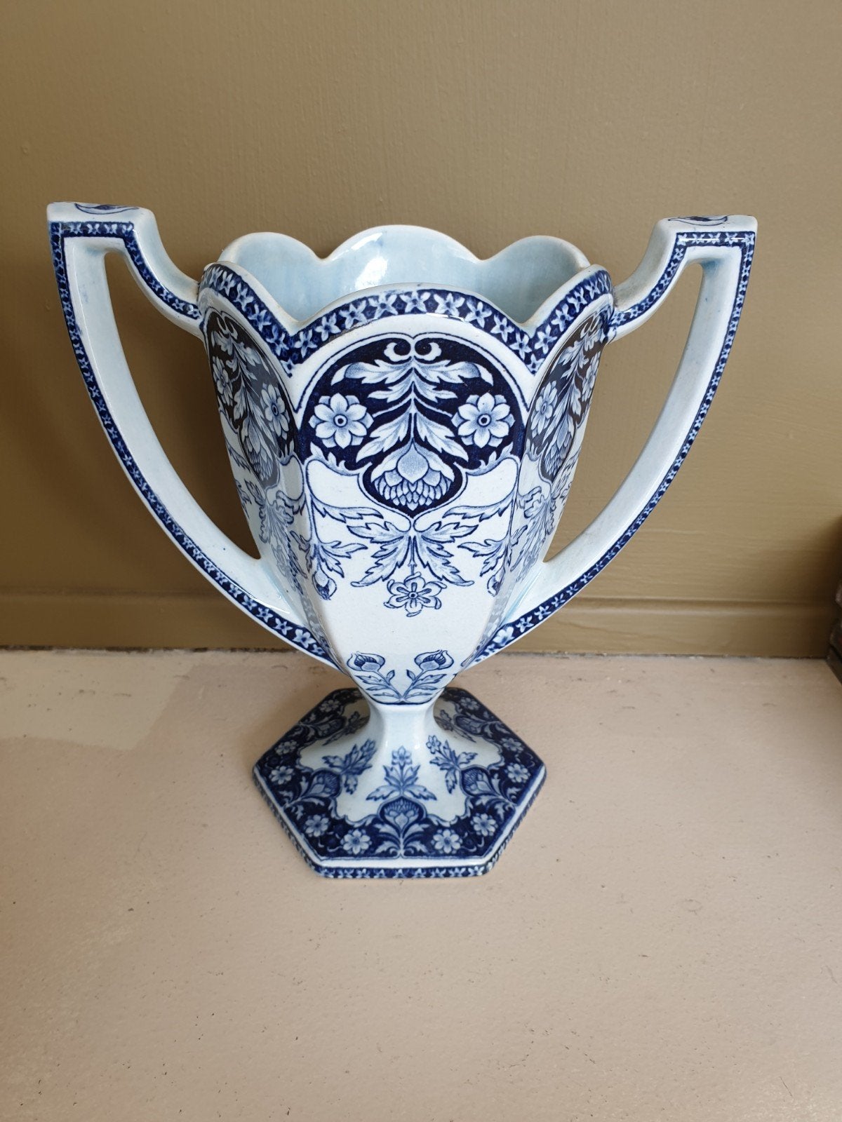 Antieke Delftsblauwe bekervaas (Arras 1925) Regout, Antiek en Kunst, Ophalen of Verzenden