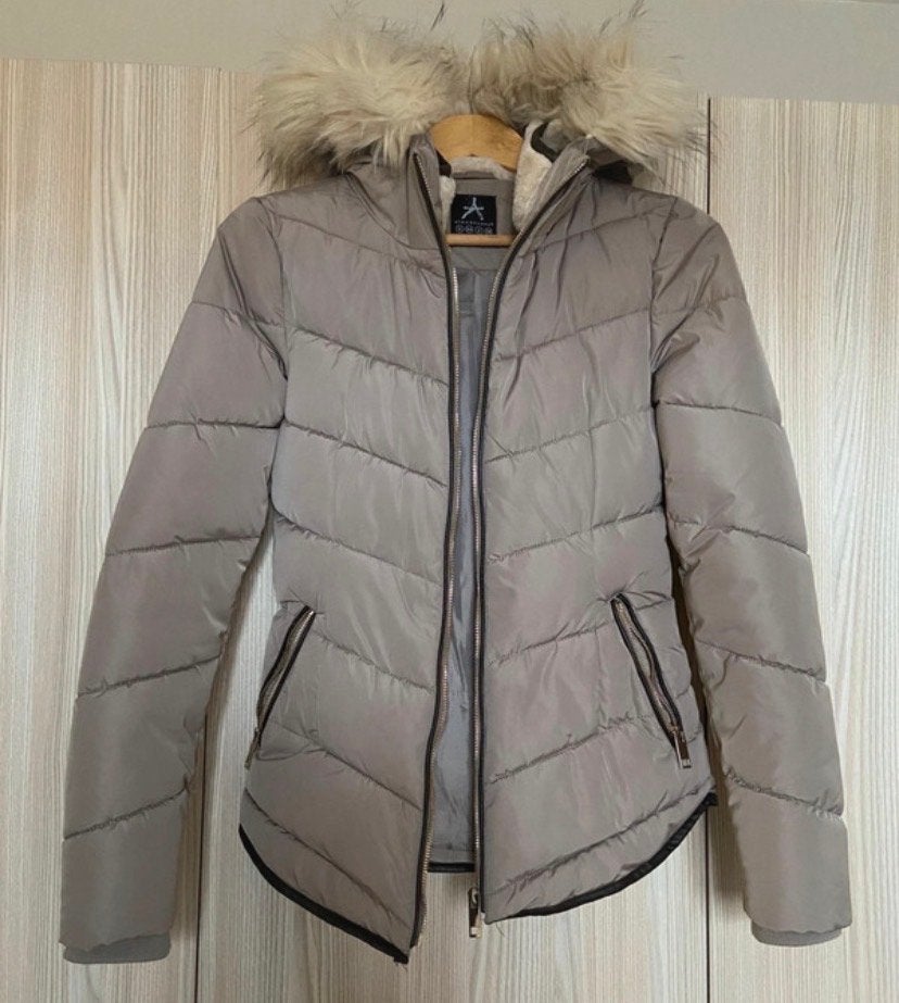 Stijlvolle gewatteerde jas met bontkraag, Kleding | Dames, Ophalen, Zo goed als nieuw, Maat 34 (XS) of kleiner, Beige
