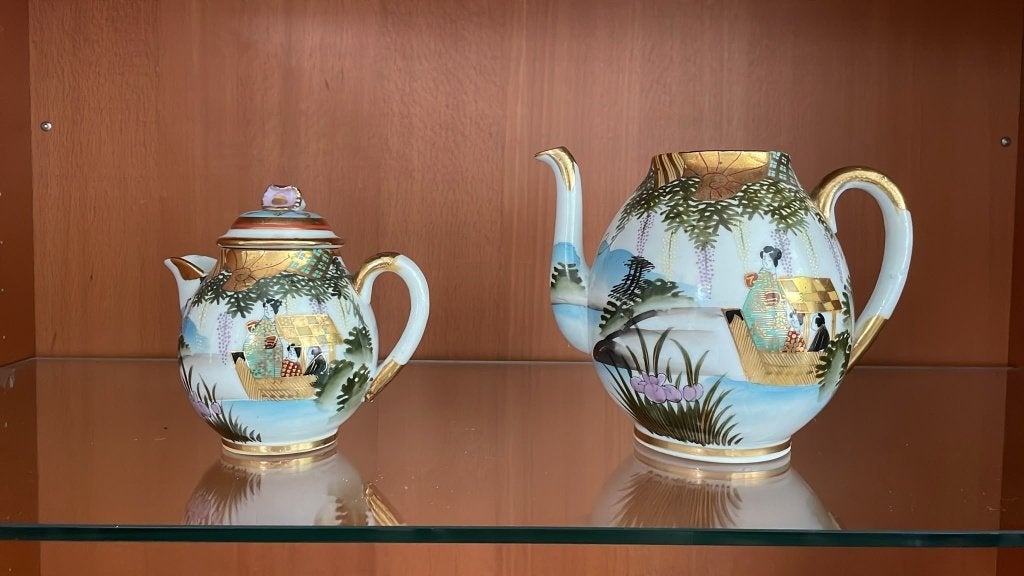 Kutani theepot & koffiepot - bootscène met zwaar goud, Ophalen, Gebruikt, Porselein, Overige typen