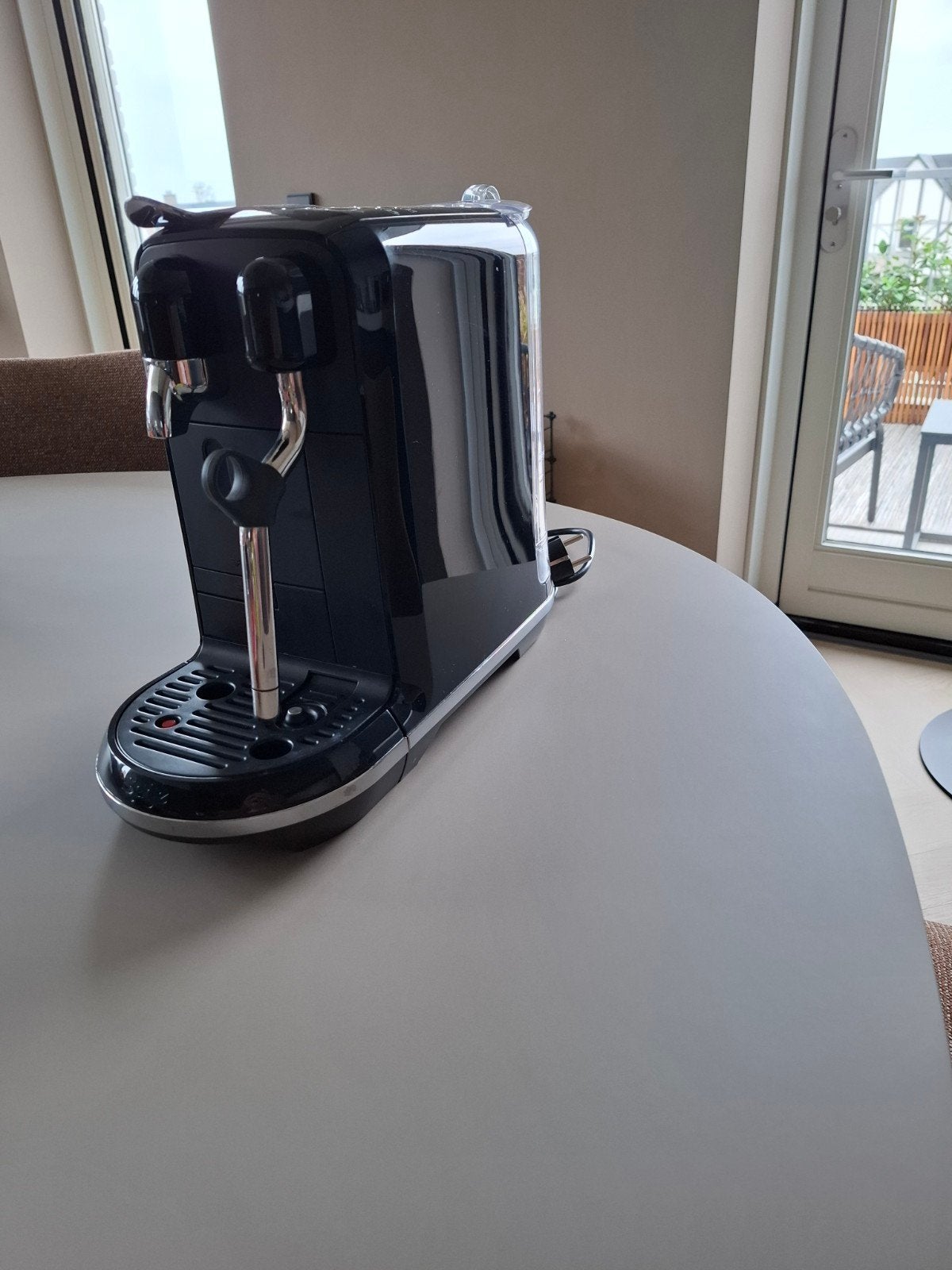 Nespresso Creatista Uno Black, Ophalen of Verzenden, Zo goed als nieuw, Koffiemachine