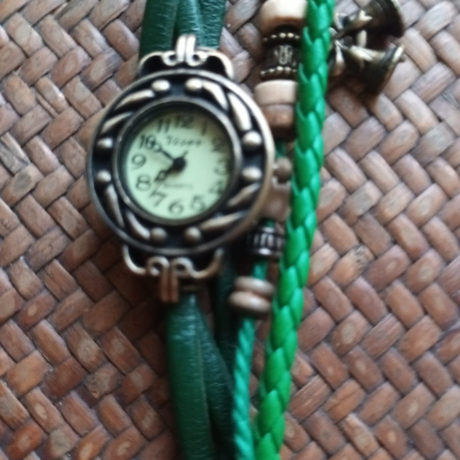 Vintage Groen Leren Polshorloge met Bedels, Overige merken, Overige materialen, Polshorloge, Ophalen of Verzenden