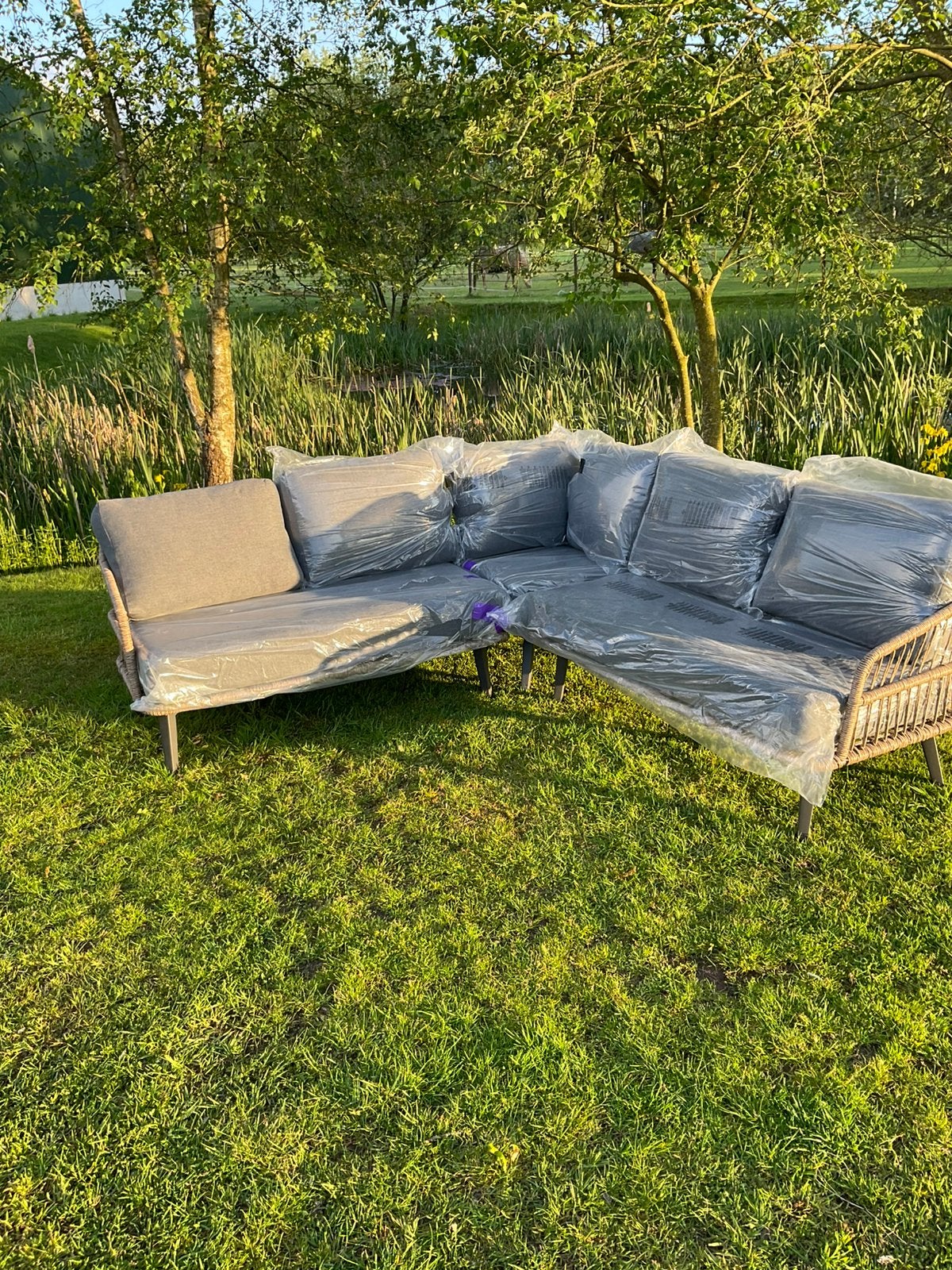 Nieuwe hoekloungeset 210 x 210 met dikke kussens, Ophalen, Zo goed als nieuw, Aluminium, Stoel