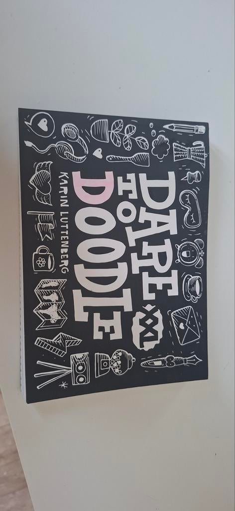 Dare to Doodle - Leer Doodlen - Nieuwstaat, Ophalen, Zo goed als nieuw, Tekenen en Schilderen, Karin Luttenberg