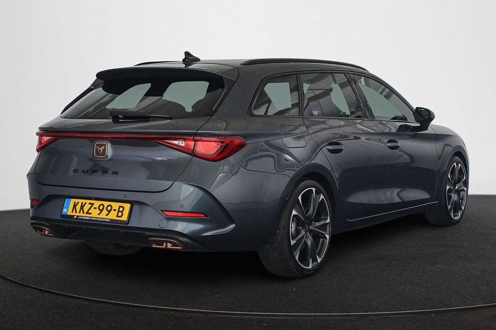 CUPRA Leon Sportstourer 1.4 e-Hybrid VZ 245 PK Stoel-Stuurve, Auto's, Cupra, Stof, Gebruikt, 4 cilinders, Leon