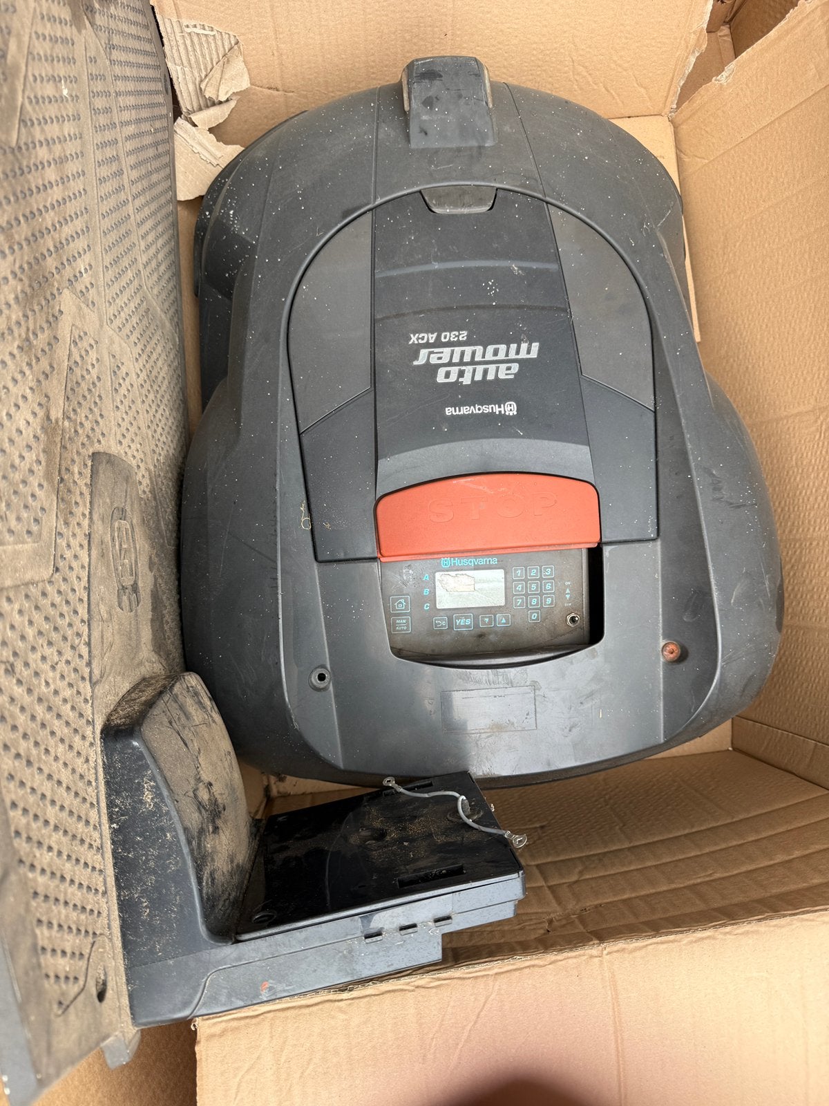 Husqvanra automower 230 acx, Ophalen of Verzenden, Zo goed als nieuw