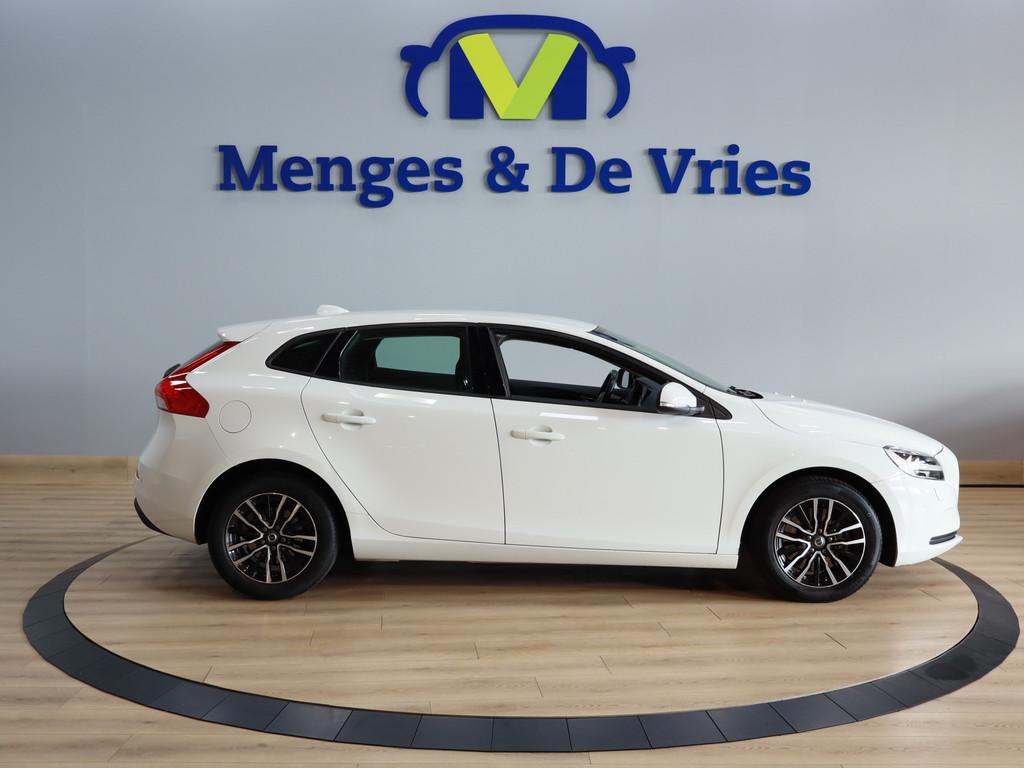 Volvo V40 1.5 T2 Nordic+ Standkachel | Trekhaak | Leder | Cr, 12 maanden, 4 cilinders, Bedrijf, 19 km/l