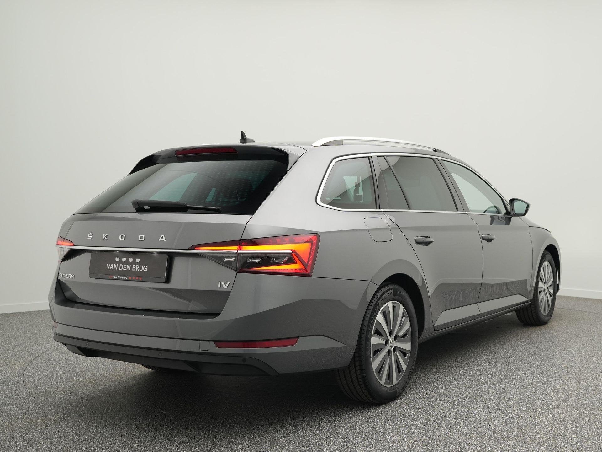 Skoda Superb Combi 1.4 TSI 218 pk DSG iV Style | Trekhaak |, Auto's, Stof, Gebruikt, Lichtsensor, Plug-in hybride