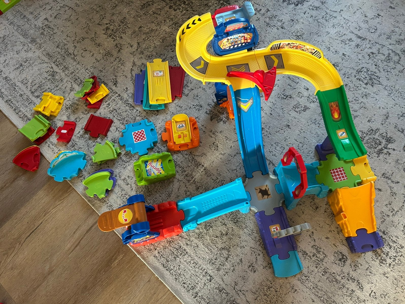 Vtech monstertruck stuntparcours met losse wegdelen, Ophalen, Zo goed als nieuw, 2 tot 4 jaar