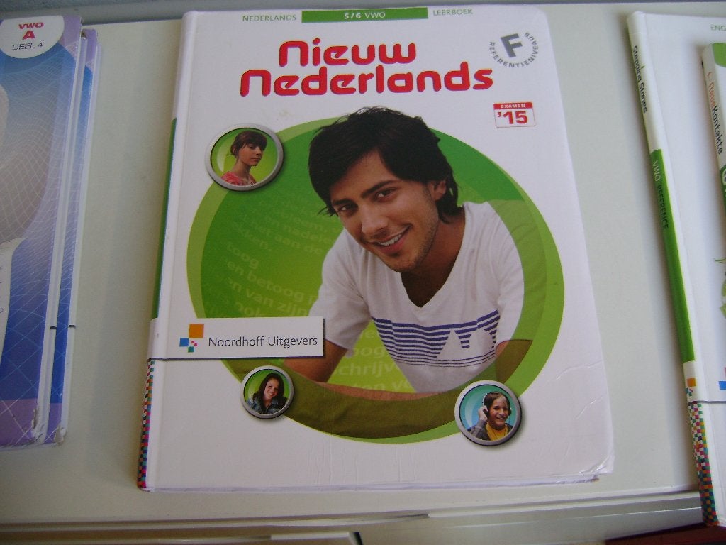 2 nieuw nederlands boeken vwo niveau van noordhoff 2021, VWO, Ophalen of Verzenden, Zo goed als nieuw, Noordhoff Uitgevers