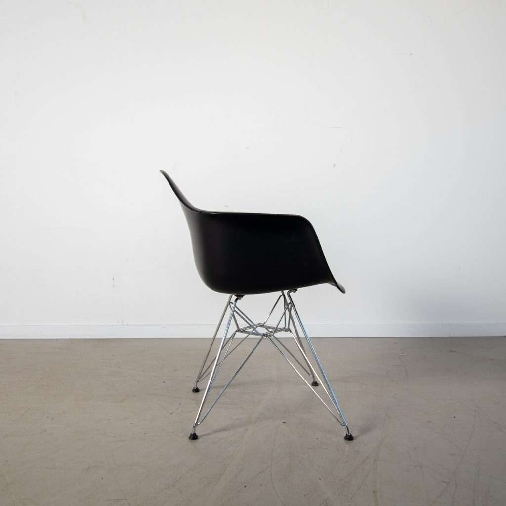 1x Vitra Eames DAR Stoel Zwart, Niet ingevuld, Zwart, Niet ingevuld, Zo goed als nieuw