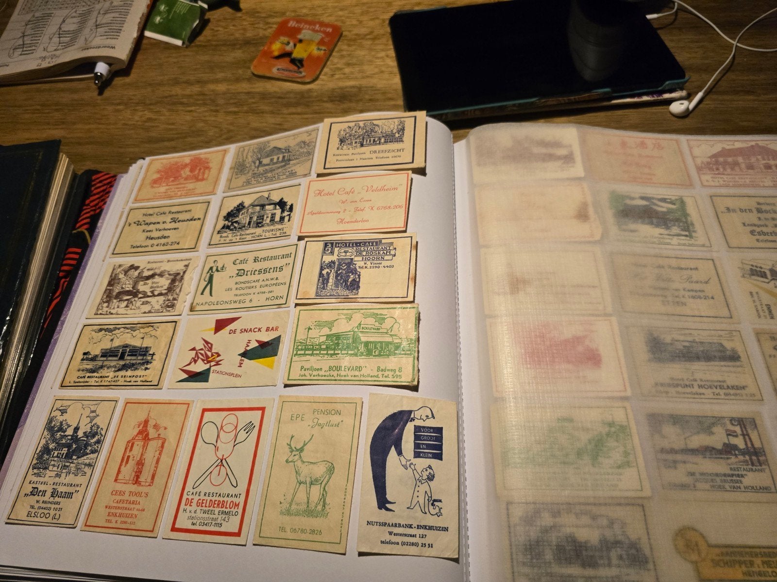 2 dikke mappen vol met vintage suikerzakjes, Ophalen of Verzenden