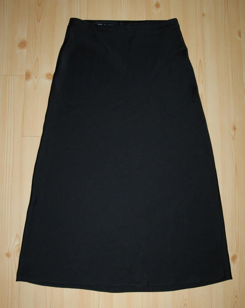 Zara licht uitlopende licht-glanzende lange rok maat S (164/, Ophalen of Verzenden, Maat 36 (S), Gedragen, Onder de knie