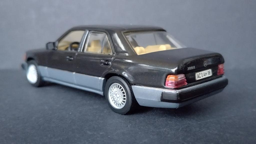 Mercedes Benz w124 Sedan 1:43 Minichamps Pol, Auto, Verzenden, MiniChamps, Pauls Model Art Gmbh