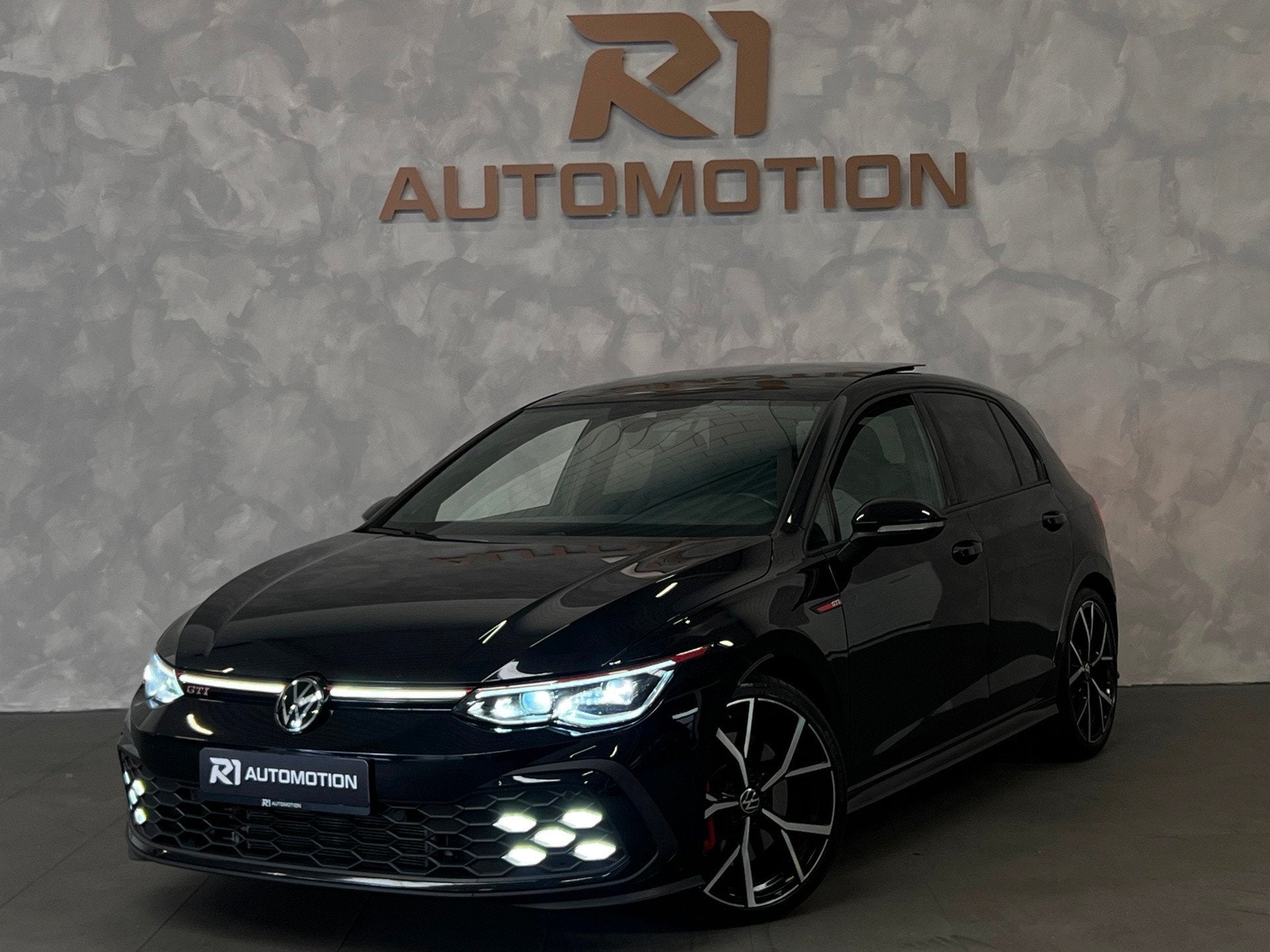 Volkswagen Golf 2.0 TSI GTI|PANO|KEYLESS|CAMERA|TREKHAAK|MAT, Gebruikt, 4 cilinders, 1984 cc, Zwart