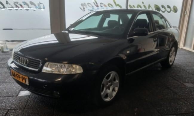 Goed onderhouden Audi A4 alles nieuw! 1.6 74KW 2000 Blauw, Auto's, Audi, Voorwielaandrijving, Stof, Zwart, Blauw
