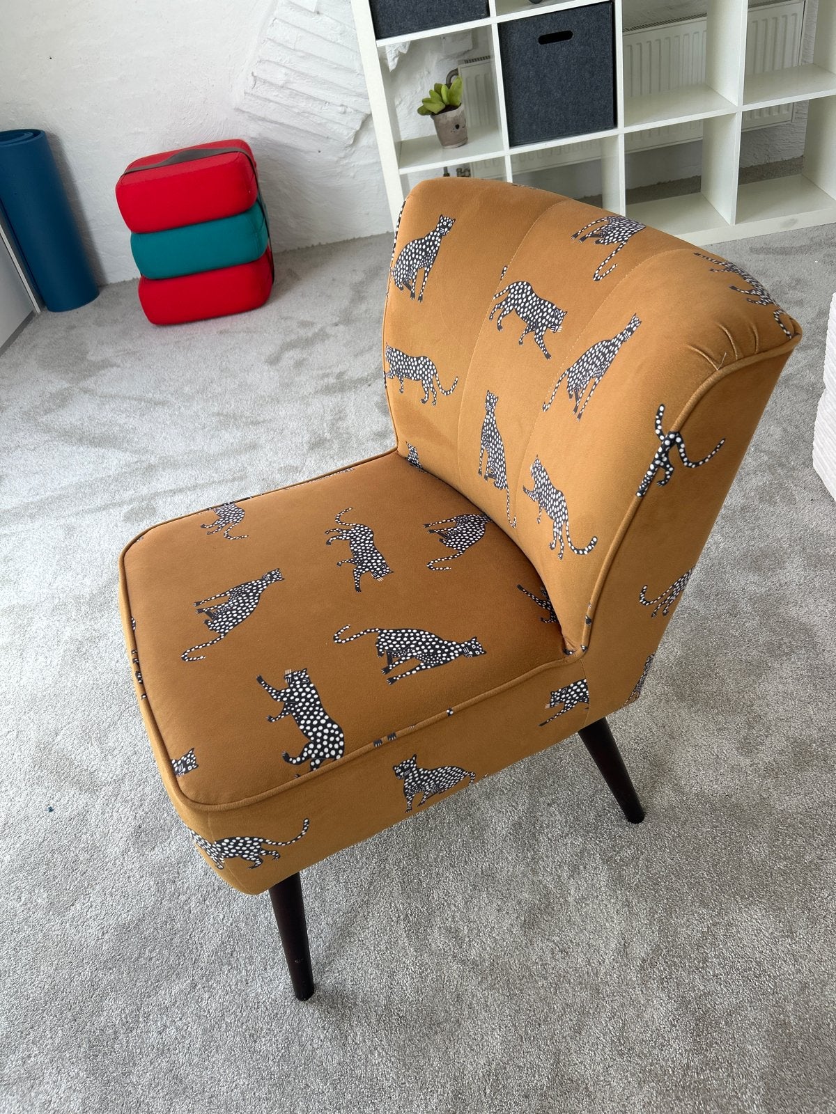 2 Moderne fauteuil met dierenprint - Okergeel en Grijs, Ophalen, Gebruikt, Twee, Overige kleuren