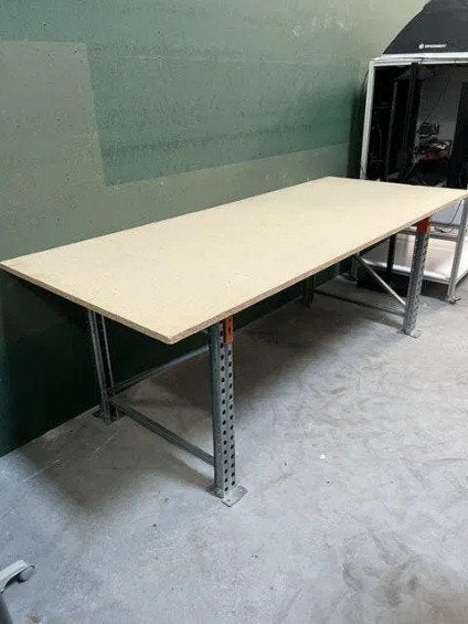 Industriële werkbank op palletrek frame 270x110cm, Ophalen, Gebruikt, 70 tot 120 cm, Bankschroef