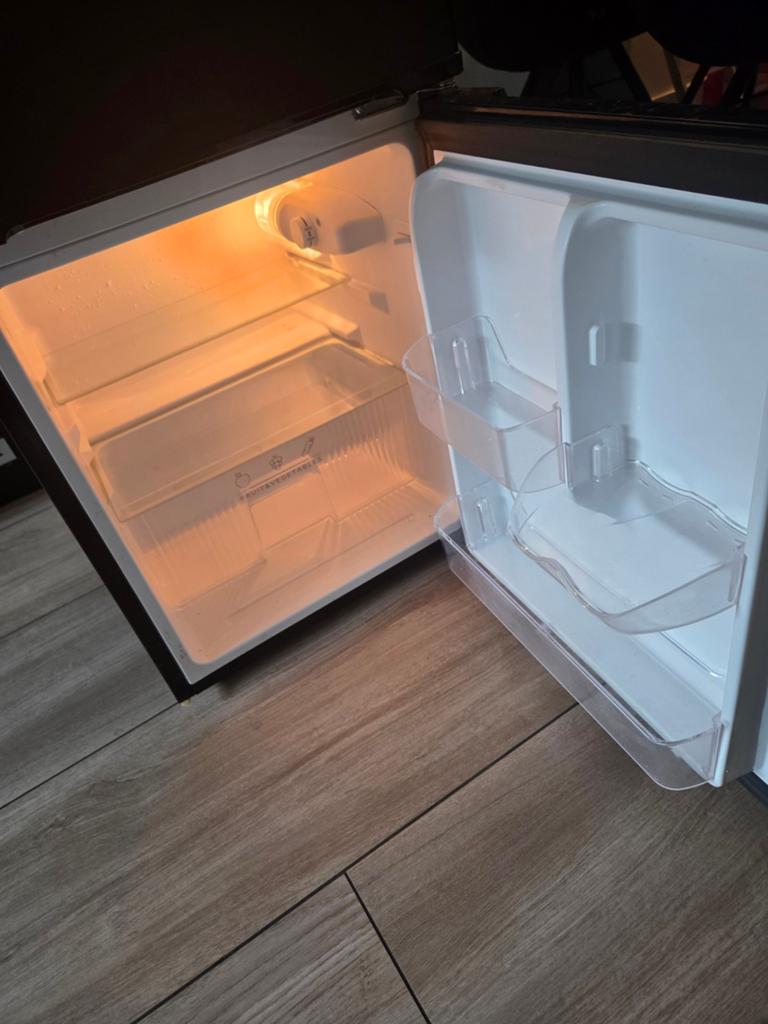 Compacte Primo Koelkast met Vriesvak - Zwart, Witgoed en Apparatuur, Ophalen of Verzenden, Met vriesvak, Minder dan 45 cm, Minder dan 85 cm