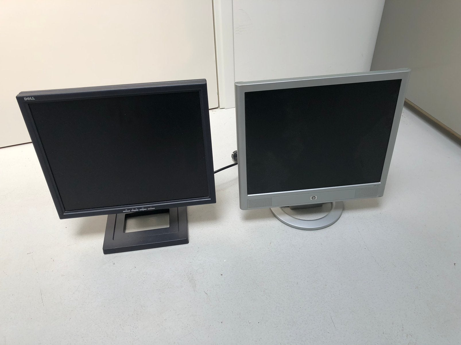 Twee oude computer monitor 17 inch, Computers en Software, Monitoren, Ophalen, Gebruikt, Overige typen, Onbekend