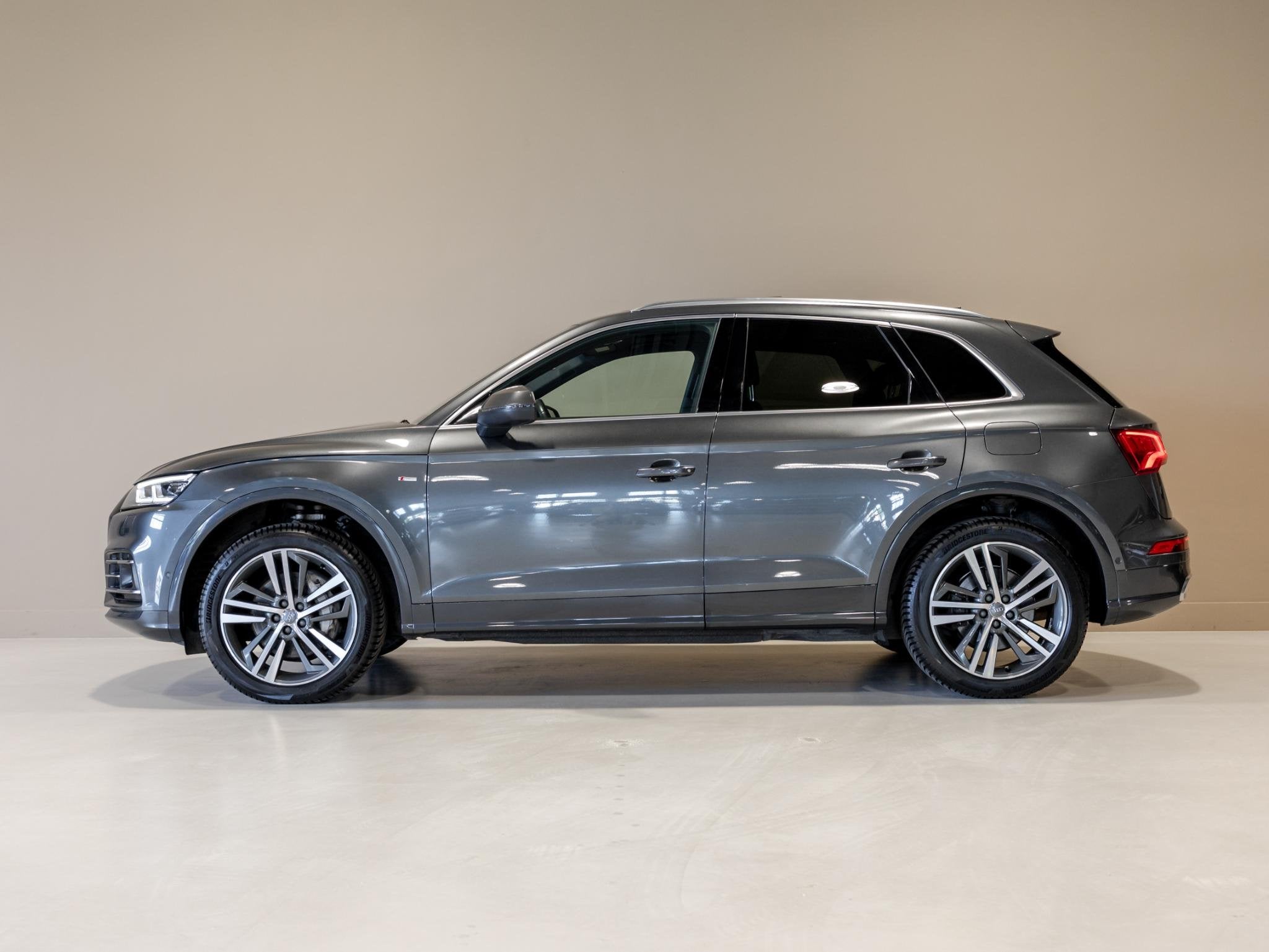 Audi Q5 55 TFSI e quattro Competition 367pk / Panorama dak /, Auto's, Automaat, 4 cilinders, Bedrijf, Adaptive Cruise Control