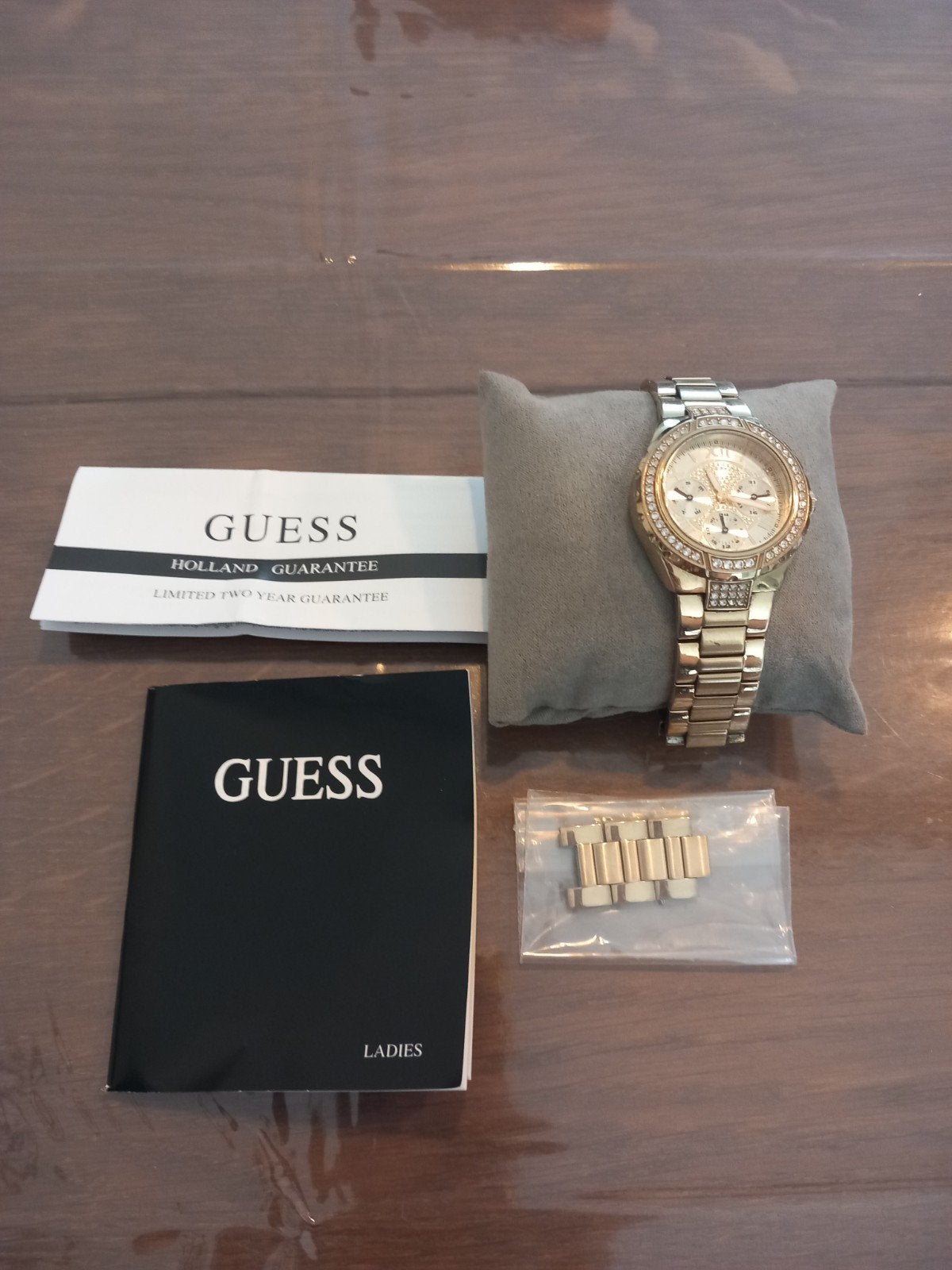 Guess Dames Horloge Goudkleurig met Strass, Sieraden, Tassen en Uiterlijk, Horloges | Dames, Staal, Staal, Guess, Polshorloge