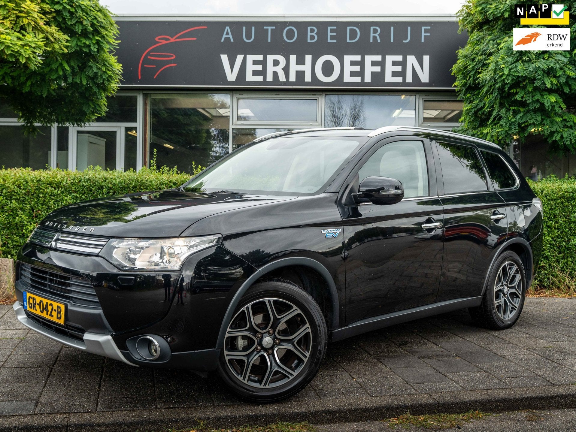 Mitsubishi Outlander 2.0 PHEV Instyle + | X-LINE | AUTOMAAT, Auto's, 4 cilinders, Zwart, Vierwielaandrijving, SUV of Terreinwagen