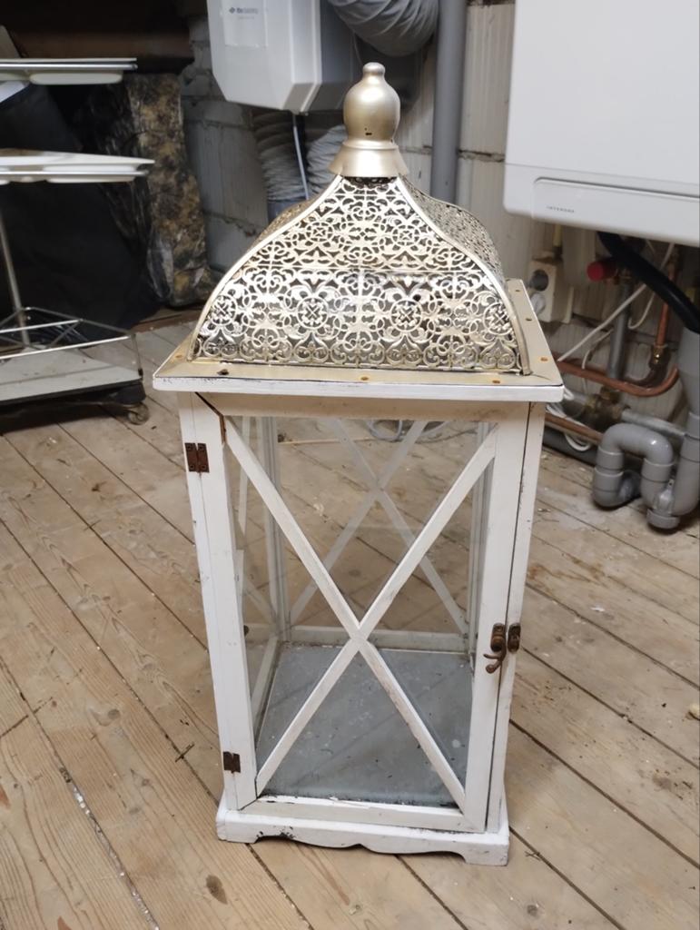 Grote lantaarn, Huis en Inrichting, Woonaccessoires | Kandelaars en Kaarsen, Gebruikt, 50 tot 75 cm, Wit, Ophalen of Verzenden