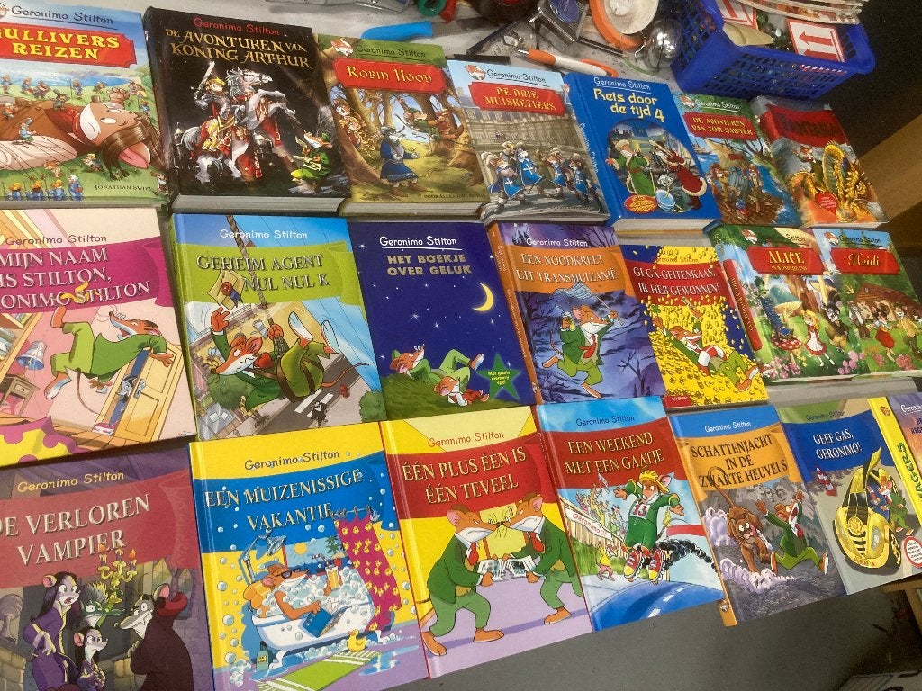 T.K. nog 44 boeken Geronimo Stilton Zie actuele lijst, Ophalen of Verzenden, Zo goed als nieuw, Geronimo Stilton, Fictie algemeen