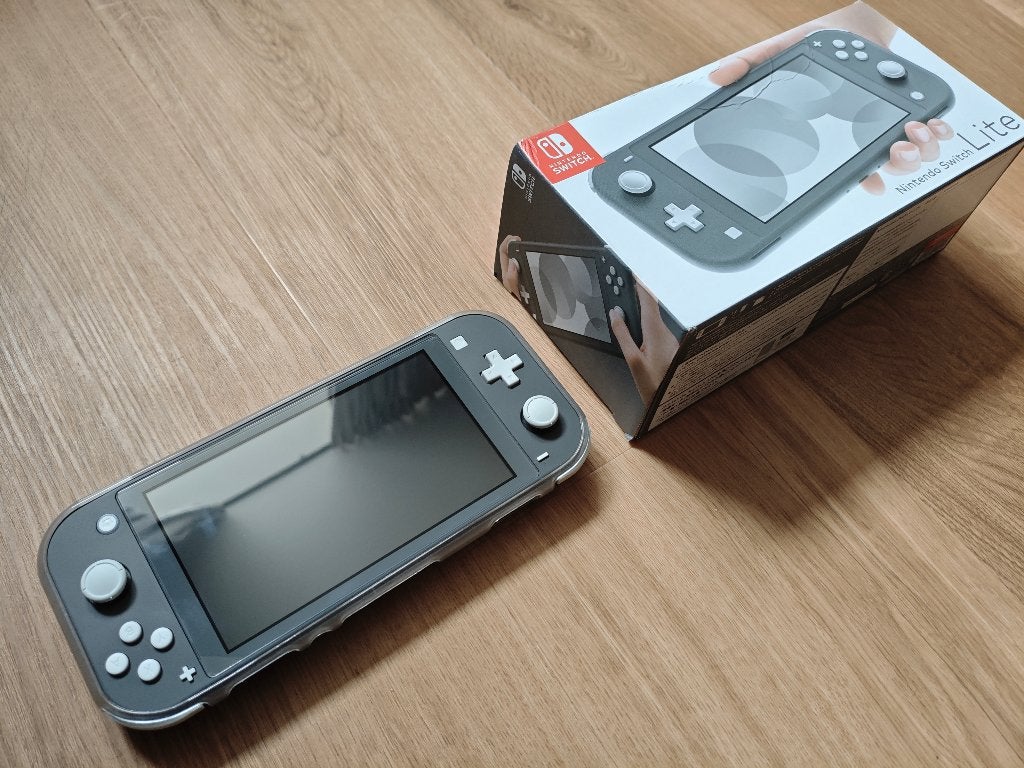Nintendo Switch Lite set (nieuwstaat), Ophalen of Verzenden, Grijs, Zo goed als nieuw, Met beschermhoes of tas