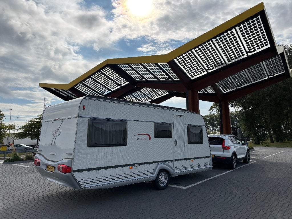 LMC 530 Rondzit groot bed Nieuwe Isabella voortent en mover, Rondzit, Vast bed, 4 tot 5 meter, LMC en Münsterland