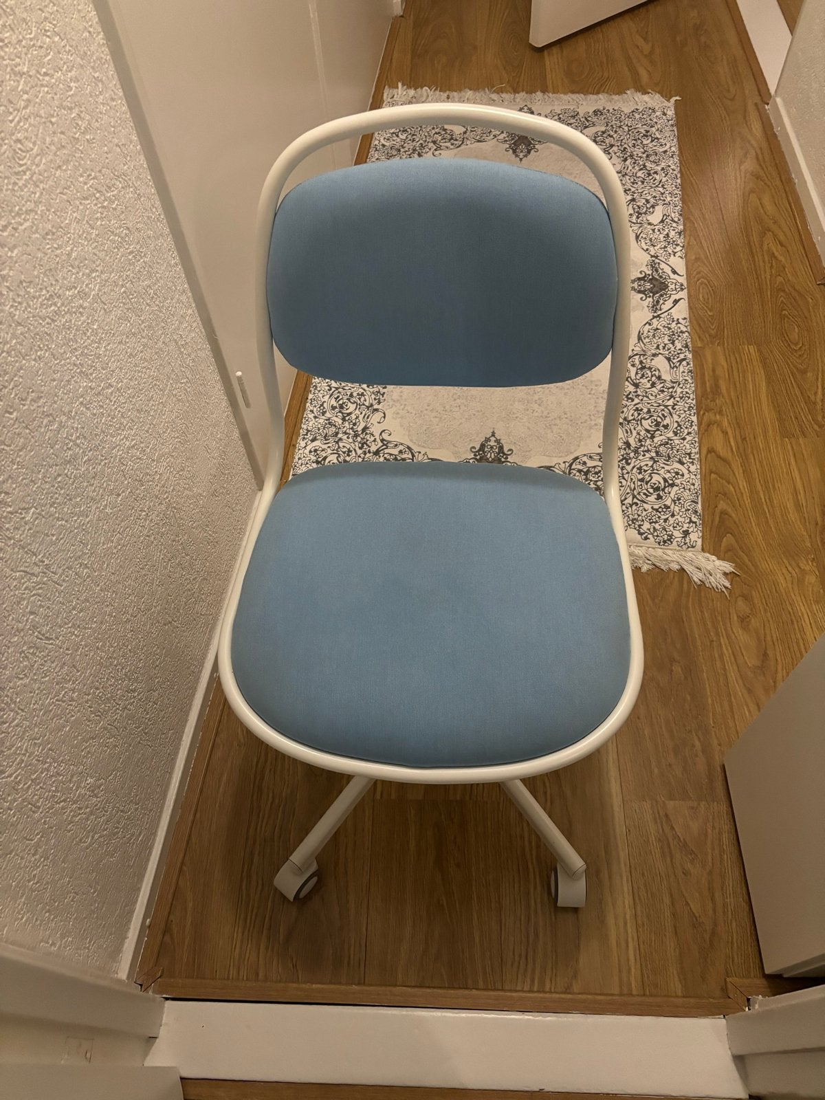 Ikea Bureaustoel met wieltjes - Lichtblauw, Ophalen of Verzenden, Zo goed als nieuw, Blauw, Bureaustoel