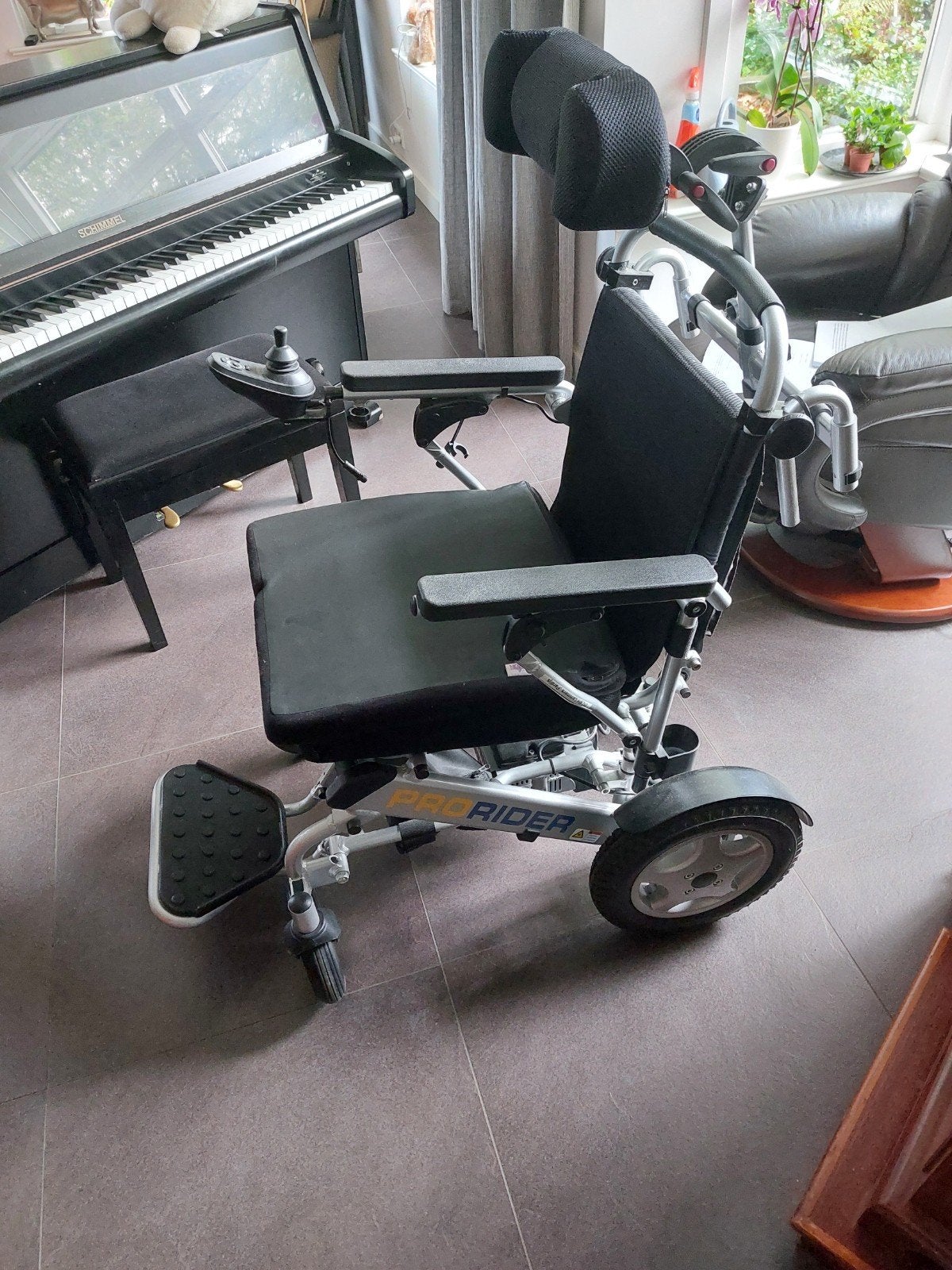 vrijwel nieuwe opvouwbare elektrische rolstoel, Ophalen, Zo goed als nieuw, Elektrische rolstoel