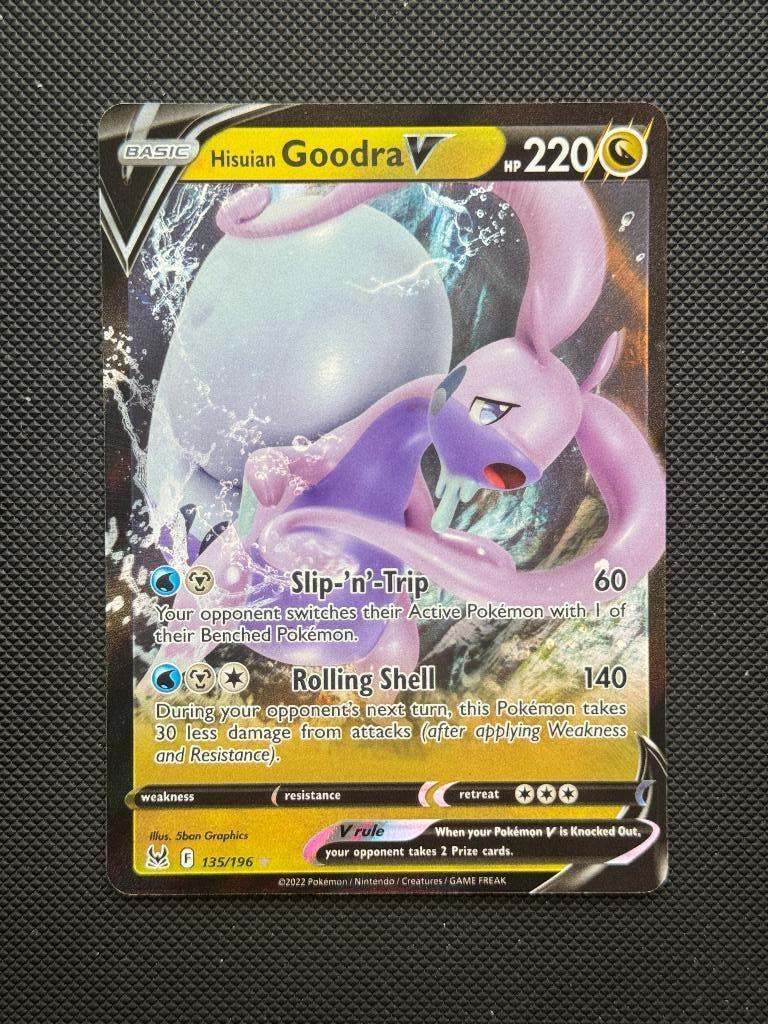 Hisuian Goodra V — Lost Origin 135/196, Verzenden, Nieuw, Losse kaart, Foil