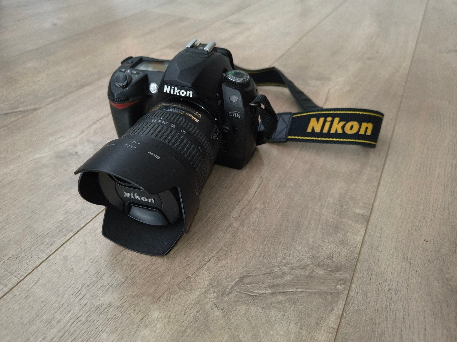 Nikon D70S Spiegelreflexcamera  met Nikkor 18 -70mm  IF-ED, Gebruikt, Spiegelreflex, 4 t/m 7 keer, Draagriem