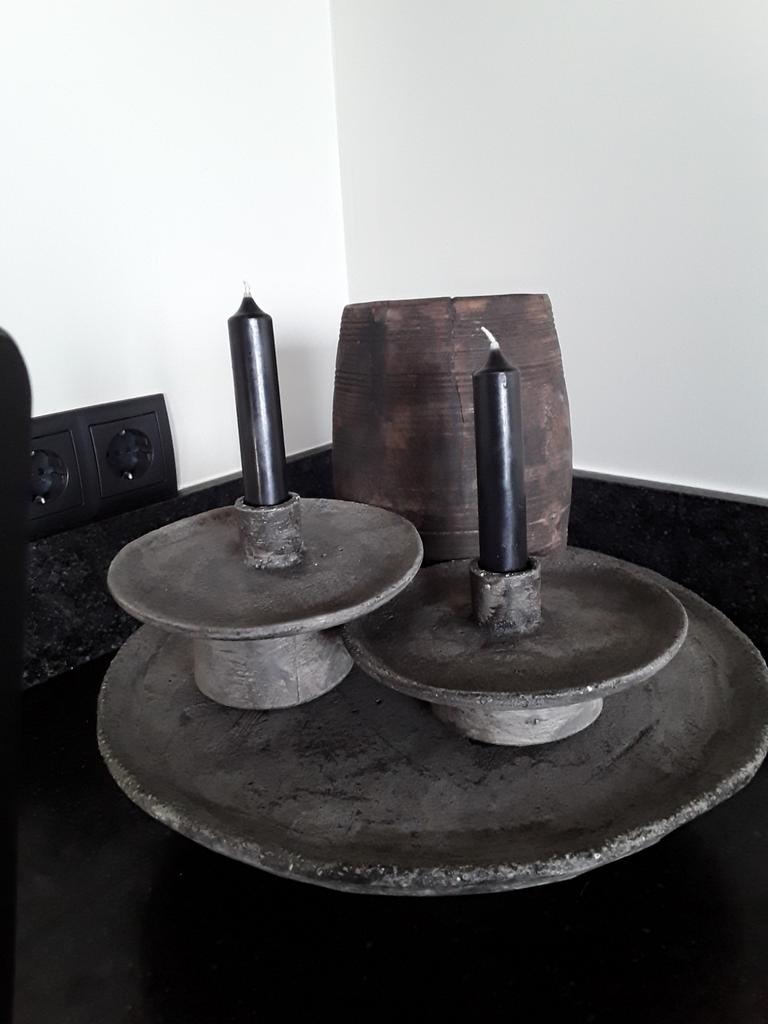 Twee kandelaars van pmr, Ophalen