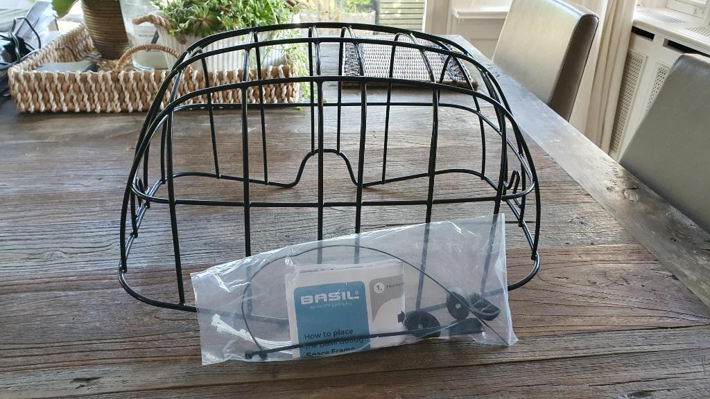 Basil Buddy Space Frame, Fietsen en Brommers, Fietsaccessoires | Fietsmanden, Ophalen, Zo goed als nieuw, Fietsmand, Brasil