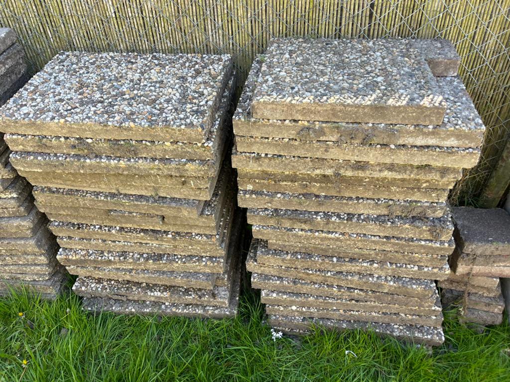 Gratis grinttegels, Tuin en Terras, Ophalen, Zo goed als nieuw, Beton, Klinkers