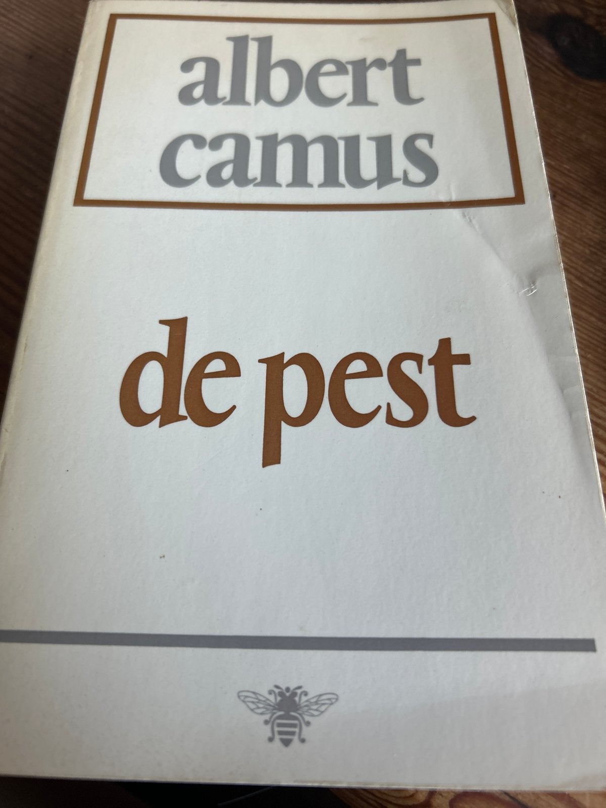 Albert Camus - De Pest (Boek), Ophalen of Verzenden, Gelezen, Europa overig