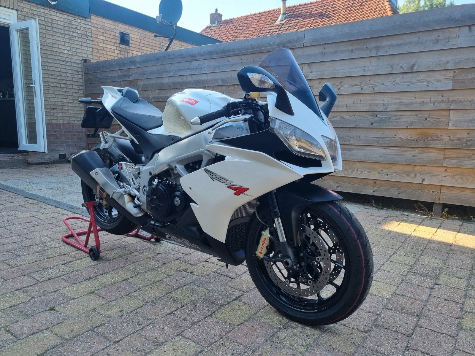 Aprilia rsv4 2010 (1000cc 180pk) zeer nette staat rij klaar, Motoren, Occasion, 4 cilinders, Motorrijbewijs A, Super Sport