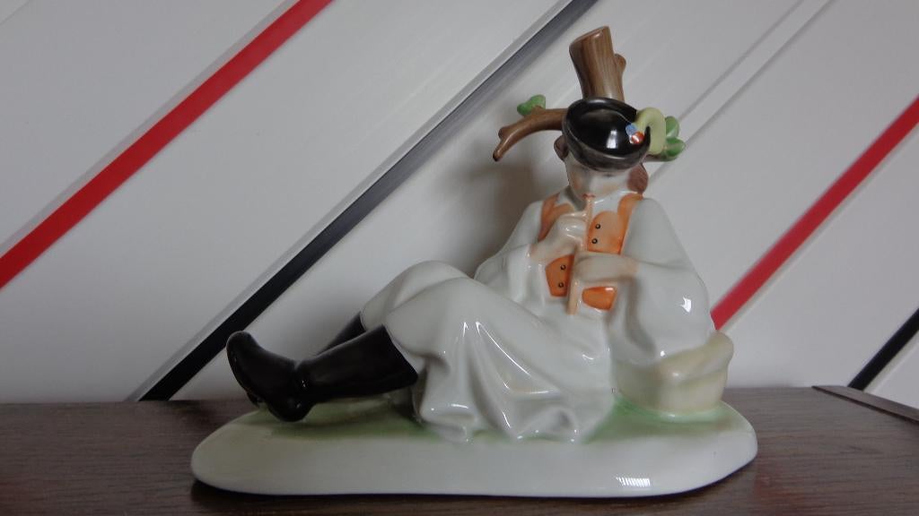 Zsolnay Pecs Hongarije porseleinen figuur Man speelt fluit, Ophalen