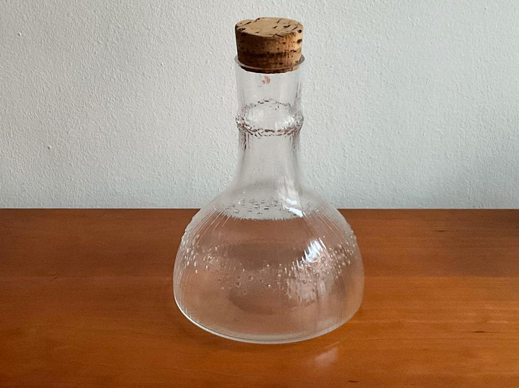 Iittala, Finland: 'Niva' karaf Tapio Wirkkala ontwerp 1971, Antiek en Kunst, Antiek | Glas en Kristal, Ophalen of Verzenden