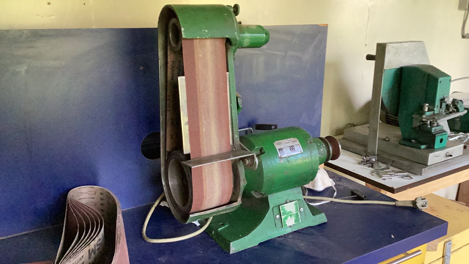 Bandschuurmachine, Ophalen, Gebruikt, 1200 watt of meer, Bandschuurmachine