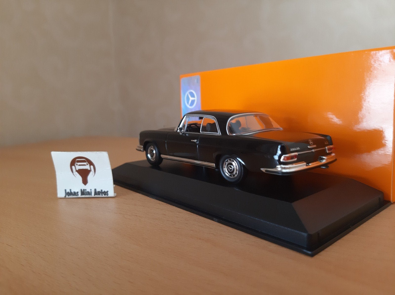 Foto 7 van Mercedes Benz 280SE 3.5 Coupe 1970 zwart van Maxichamps 1:43