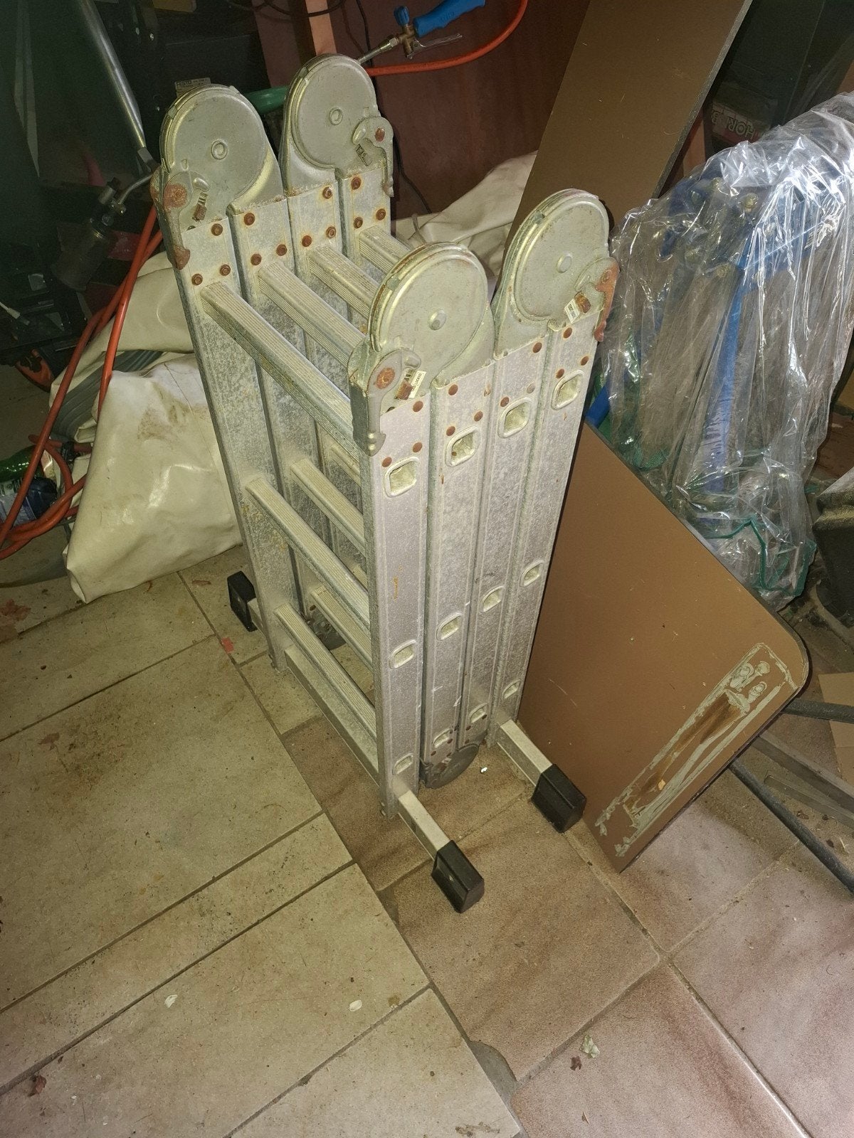 Opvouwbare aluminium ladder - Handig en compact, Doe-het-zelf en Verbouw, Ladders en Trappen, Ophalen, Gebruikt, Ladder, Opvouwbaar of Inschuifbaar