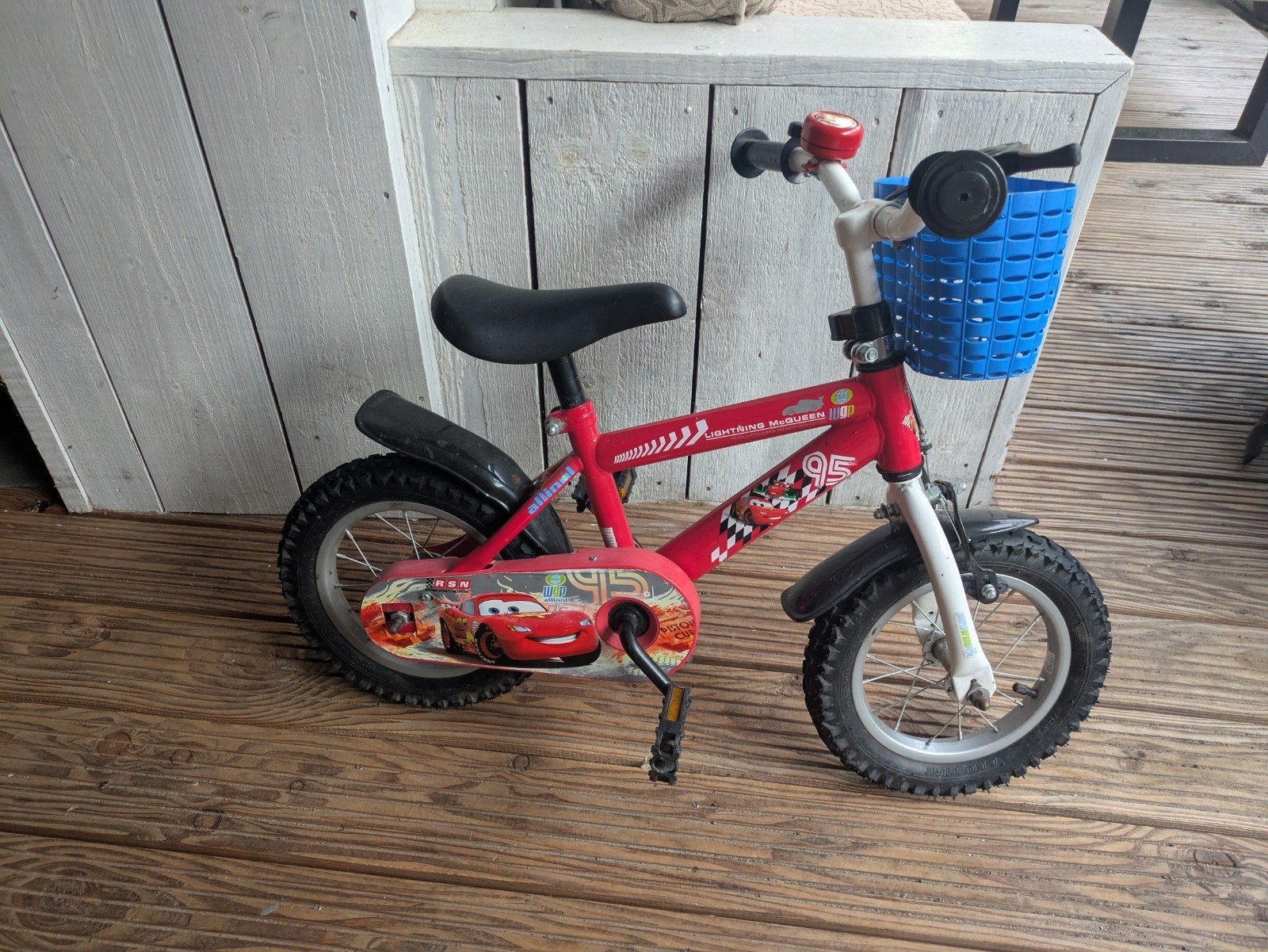 12 inch Cars kinderfiets met zijwieltjes en vlaggetje, Fietsen en Brommers, Fietsen | Kinderfietsjes, Ophalen, Gebruikt, Minder dan 16 inch