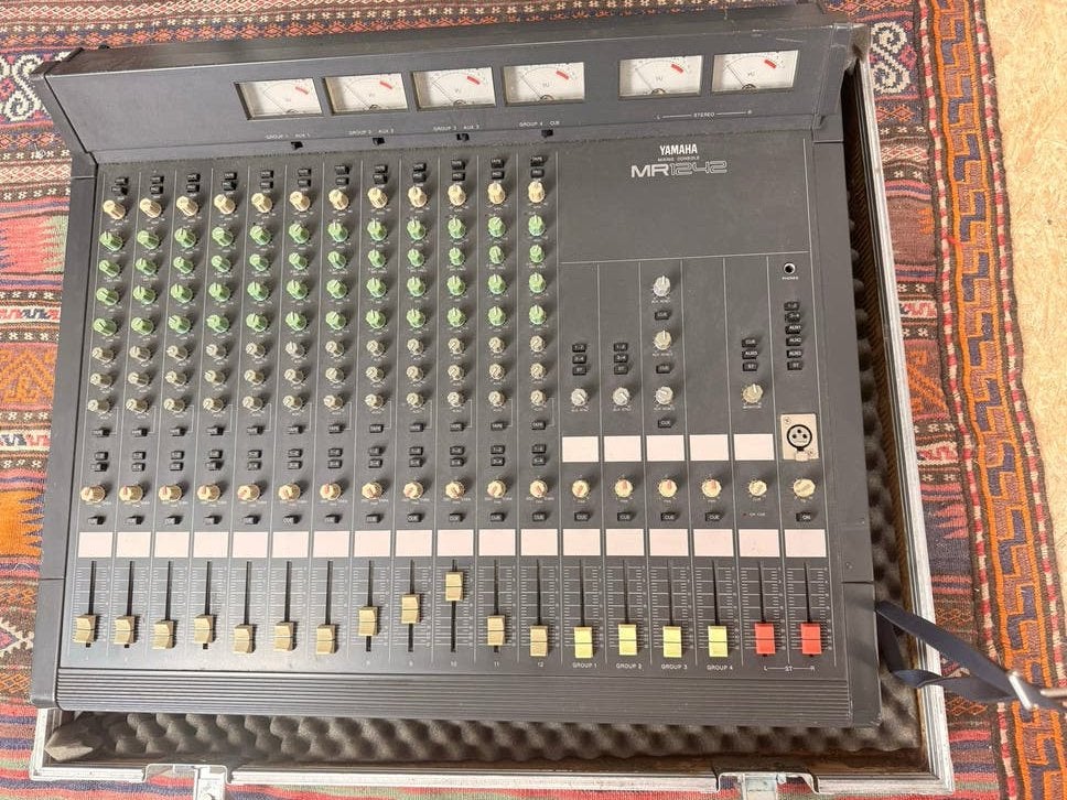 Yamaha MR1242 Mengpaneel met Flightcase, Muziek en Instrumenten, Mengpanelen, Ophalen, Gebruikt, 10 tot 20 kanalen, Microfooningang