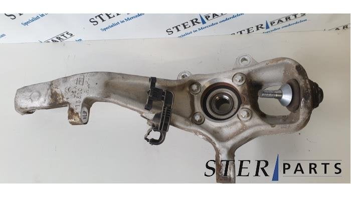Fusee rechts-voor van een Mercedes ML-Klasse, Gebruikt, -, Ophalen of Verzenden, -